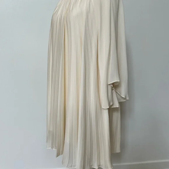 Alice + Olivia white pleated dress MEDIUM - Picture 4 of 8